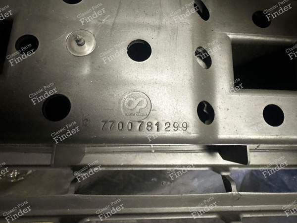 Neuer alter Lagerbestand Phase 1 Frontstoßstange (Modell ohne Nebelscheinwerfer) - RENAULT 19 (R19) - 7700781299- 2