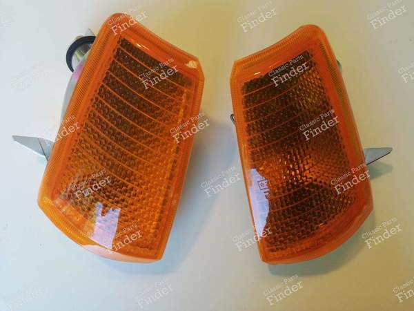 Paire de clignotants d'origine - PEUGEOT 205 - 085263 (R) - 10700D / 085264 (L) - 10700G- 1