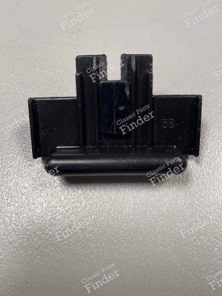 VERSCHLUSS DES SICHERUNGSKASTENS - PEUGEOT 205 - 0