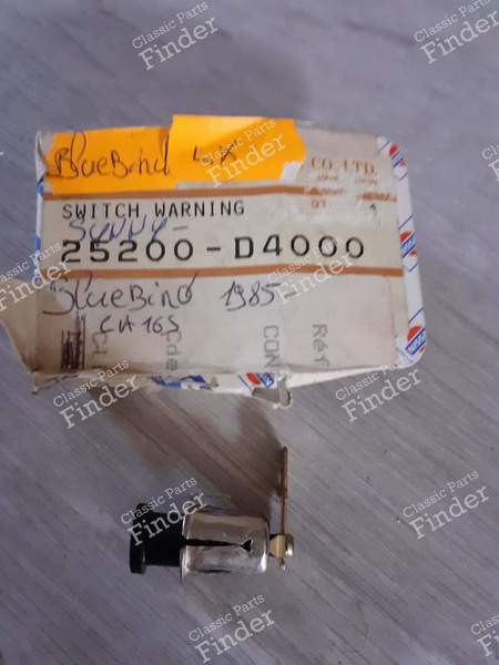Kofferraumschalter - NISSAN Bluebird / Stanza (U12) - 25200D4000- 0