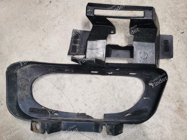 Halterung für den linken Nebelscheinwerfer - PEUGEOT 406 Coupé - 1