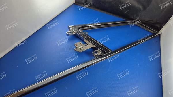 Verchromter Konturrahmen für die Heckscheibe an der linken Vordertür - PEUGEOT 404 Coupé / Cabriolet - 1