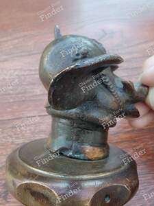 Radiator cap with a satirical design - AMILCAR CC - thumb-2