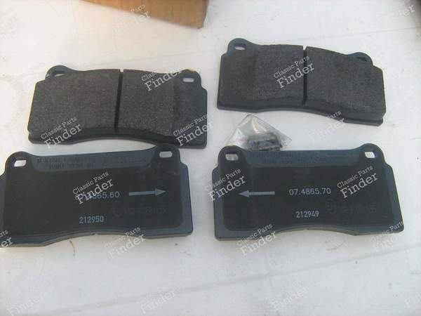 Front brake pads - JAGUAR XK8 / XKR - T4000 / MXD1550AA
