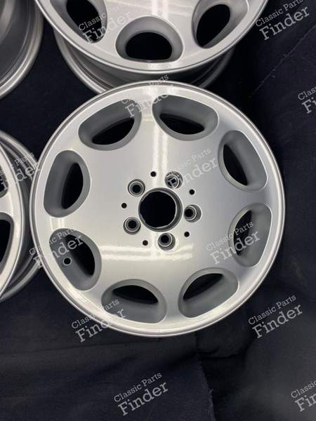 Original Mercedes Eight Holes Alloy Wheels - 7.5Jx16 ET51 - MERCEDES BENZ S (W140) - 1404000902- 3
