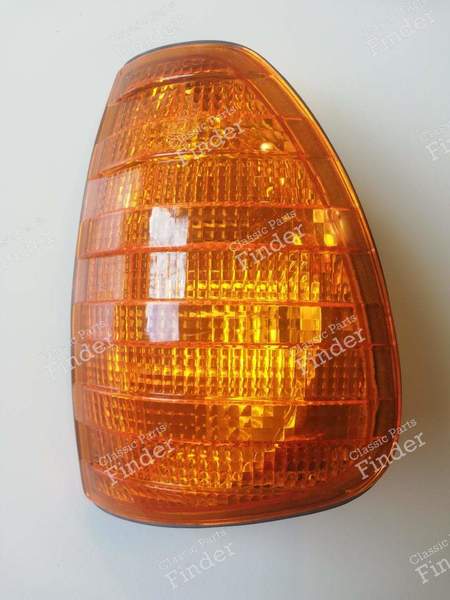 Left front turn signal light - HELLA - MERCEDES BENZ W123 - A0008200421- 0