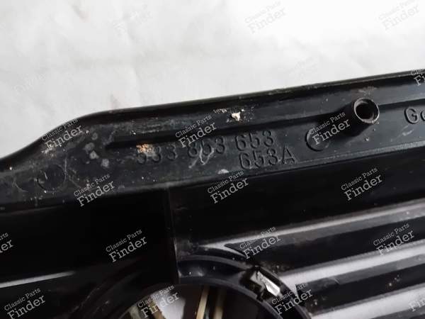 Kühlergrill mit roter Umrandung - VOLKSWAGEN (VW) Scirocco - 533853653 / 653 A- 3