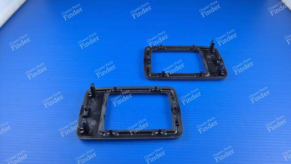 Pair of door handle trim pieces - PEUGEOT 205 - 9119.67- 1
