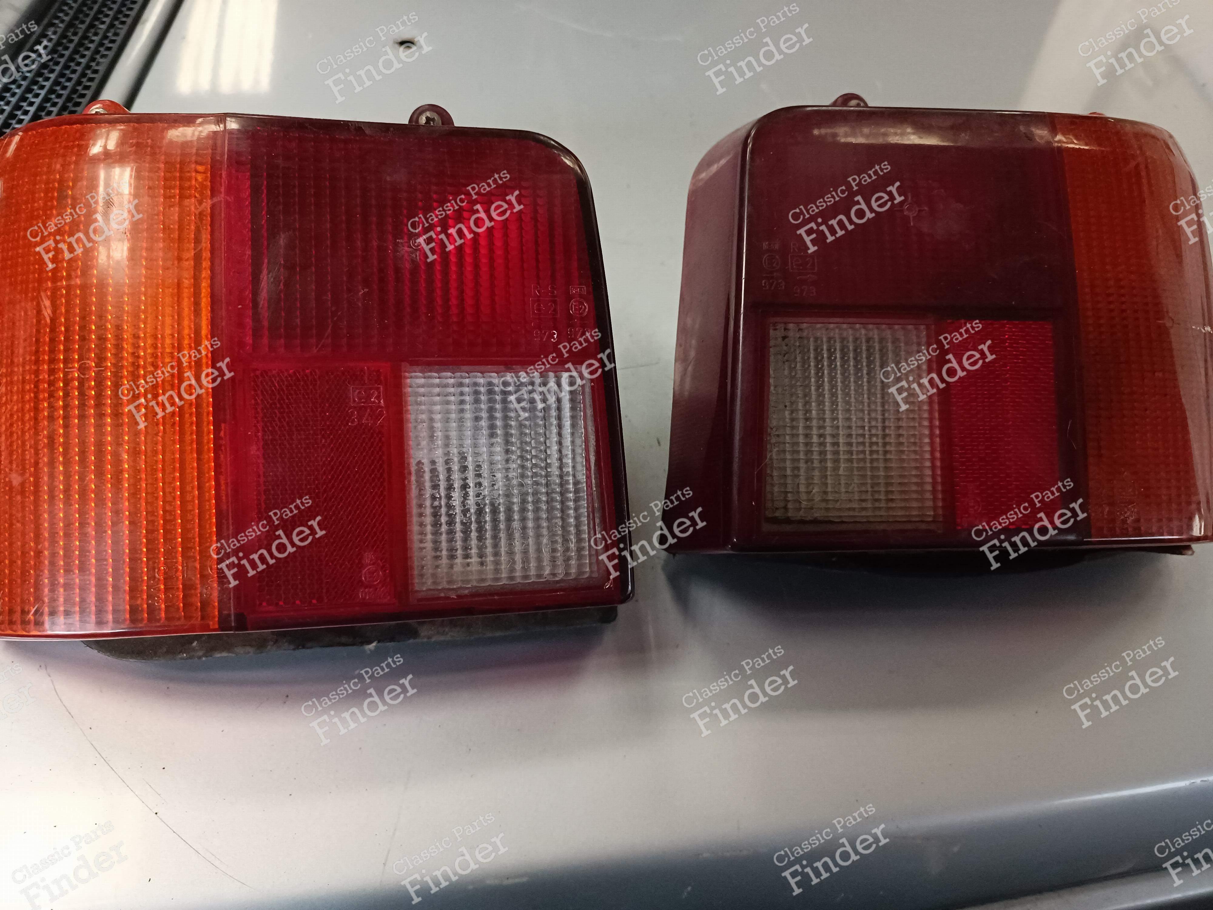 Set of two tail lights - PEUGEOT 205 - 20970 G / 20970 D- thumb-0