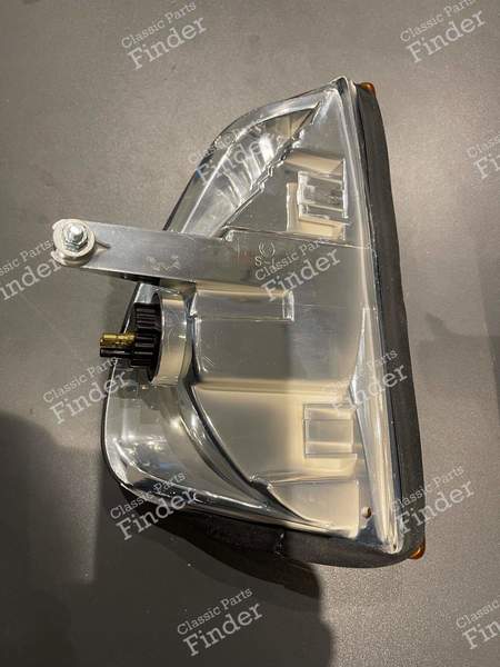 Front turn signal lamp - Left side - MERCEDES BENZ W123 - Equiv. A0008200421 / 35250351- 2
