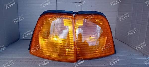 Blinkerpaar für Version B3 - AUDI 80/90 (B3/B4) - 893953049 (OEM) - 9EL135007001 (L) / 893 953 050 (OEM)- 0