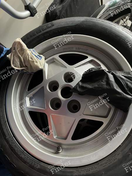 Felgen Satz 2x16/7 & 2x16/8 Zoll - FERRARI 308 / 208 / 328 