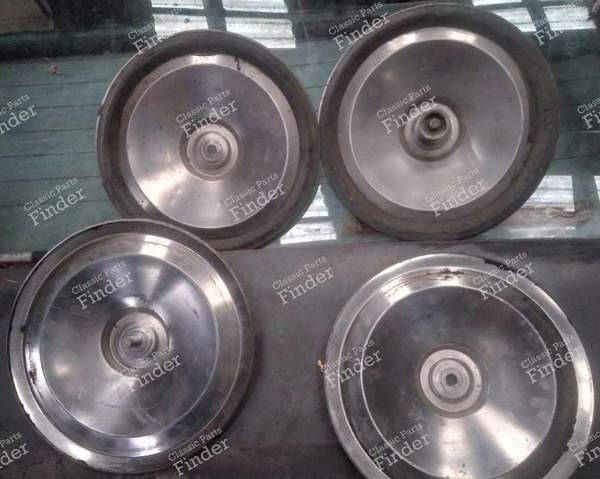Set of 4 chrome hubcaps - PEUGEOT 404 - 1