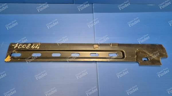 Blech des rechten vorderen Längsträgers - PEUGEOT 305 - 7008.44- 2