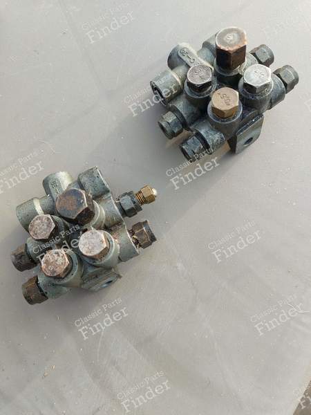 Oil distributor (lubrication) - MERCEDES BENZ 300 (W186 / W189) - 0005739020 / 0005737020- 0
