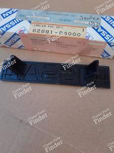 Grille emblem - NISSAN Bluebird / Stanza (T12/T72) - 62891D4000- thumb-1