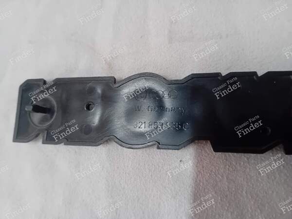 „Volkswagen“-Monogramm - VOLKSWAGEN (VW) Golf I / Rabbit / Caddy / Jetta - 321853685C- 2