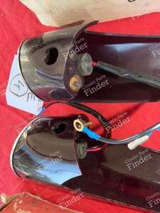 Paire de cornets de clignotants arrière plastique - 1er modèle - CITROËN DS / ID - 572 G / 574 D- thumb-8