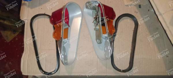 Pair of taillights. - RENAULT 4 / 3 / F (R4) - 065069 / 1422240067- 1