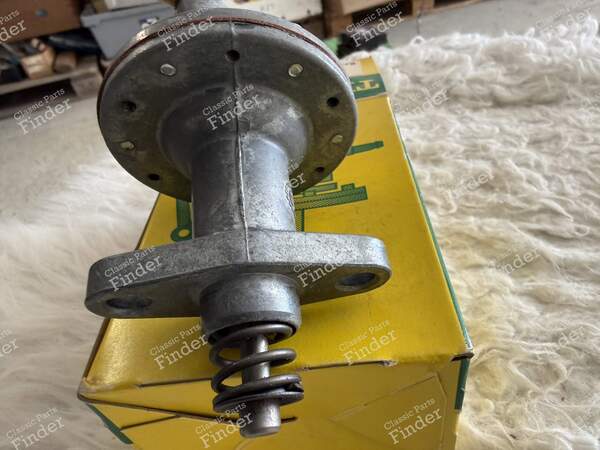 Pompe à carburant - RENAULT 20 / 30 (R20 / R30) - 8810-252000- 2