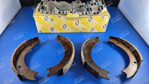 Satz von 4 Bremsbacken für hintere Trommelbremsen - 160X26MM - RENAULT 4 / 3 / F (R4) - 7701201205- thumb-1