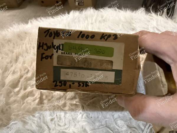 A pair of Front Brake Wheel cylinder - TOYOTA Publica / 1000 (P30/P50) - 47510-19035- 2