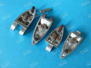 Une paire de charnières de capot - RENAULT 4 CV - thumb-1