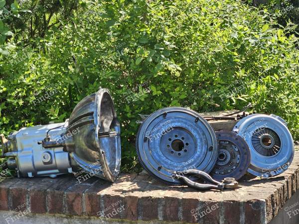 Boîte de vitesses manuelle M116 (350) et M117 (450) 4 vitesses - MERCEDES BENZ S (W116) - 1172611401 / 1172512501- 0