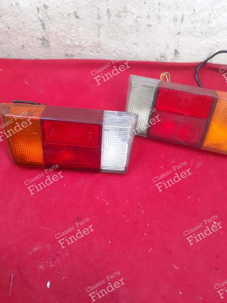 Rechte und linke Rücklichter - Phase 1 - VOLKSWAGEN (VW) Golf I / Rabbit / Caddy / Jetta - 44671122...482r7- 0