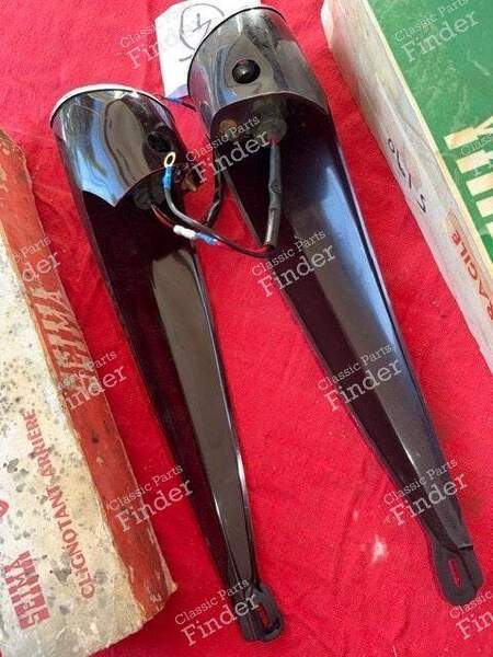 Paire de cornets de clignotants arrière plastique - 1er modèle - CITROËN DS / ID - 572 G / 574 D- 7