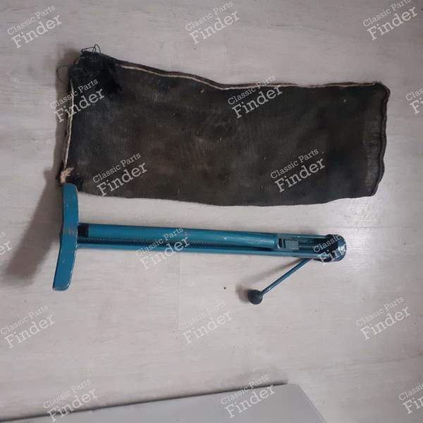 Jack - MG MGB / MGC - 2