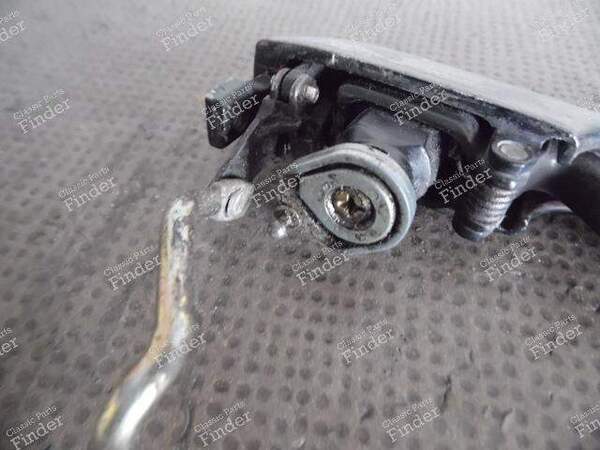 RIGHT OUTSIDE HANDLE - PORSCHE 924 - Références: 94453890600, 94453890603, 477837038C, 477837038D et 477837038H- 5