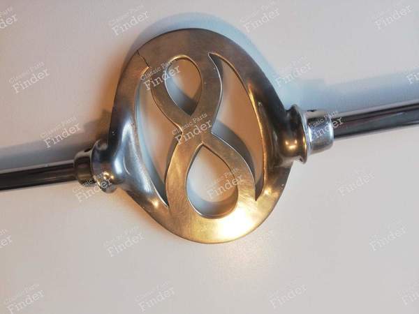 Sigle extérieur version '8' cylindres - STUDEBAKER Dictator / Director / Commander - 7