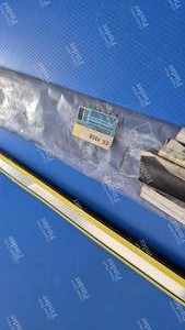 Right rear fender protector - station wagon version - PEUGEOT 305 - 8564.53- thumb-4