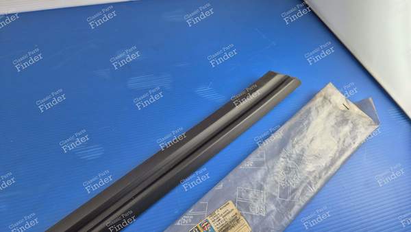 Right rear fender protection strip - PEUGEOT 305 - 8564.54- 2