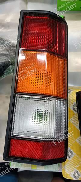 Feu arrière droit - RENAULT 5 (Supercinq) / Express / Rapid (R5) - 7701031916 / 20990D- 0