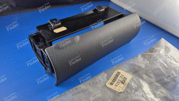 Support d'autoradio avec volet rabattable - PEUGEOT 806 - 8212Z1 / 224813- 1