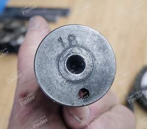 Camshaft for R8 Gordini engine - RENAULT 8 / 10 (R8 / R10) - thumb-1