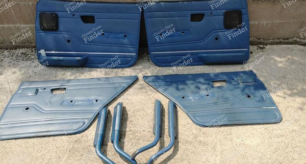 Blue door panels and armrests - PEUGEOT 305 - 0