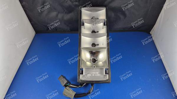 Rücklichthalterungsplatte - PEUGEOT 205 - 72275- 2