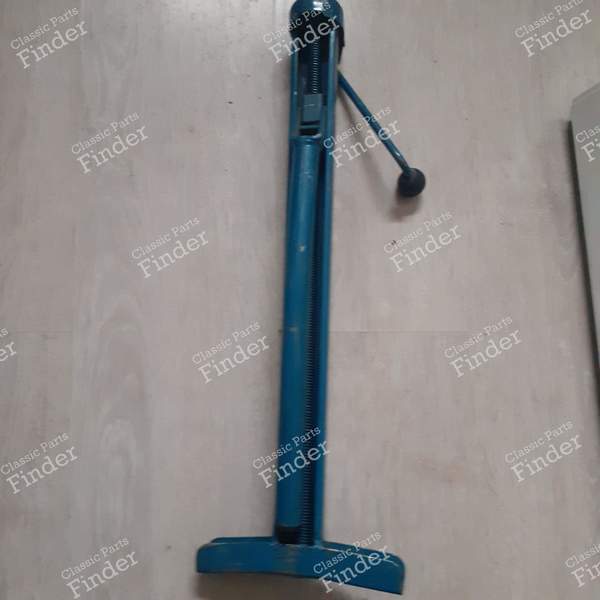 Jack - MG MGB / MGC - 1