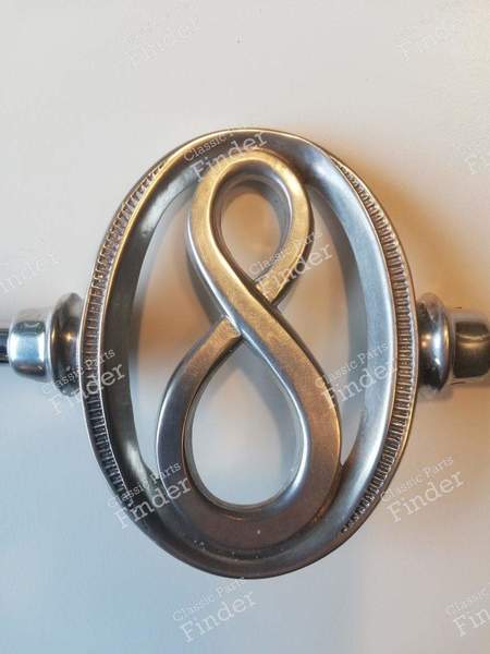 Sigle extérieur version '8' cylindres - STUDEBAKER Dictator / Director / Commander - 5