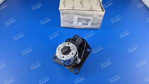 Motor zur Steuerung der Klimaanlagenklappe - PEUGEOT 406 - 6447F6- thumb-1