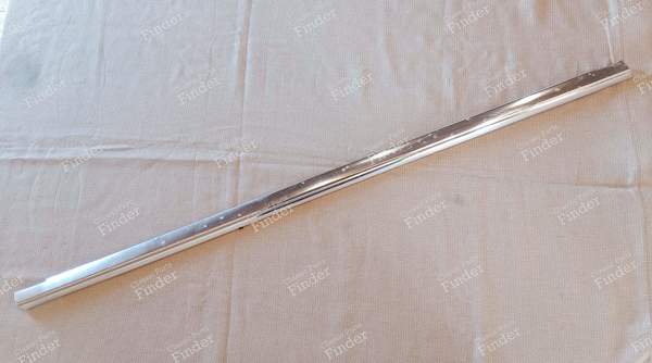 Barre de garniture de vitre chromée arrière gauche - MERCEDES BENZ /8 (W114 / W115) - A1157380130- 0