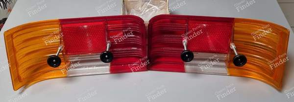 PAAR RÜCKLICHTKAPPEN ORIGINAL W114/115 2. SERIE - MERCEDES BENZ /8 (W114 / W115) - A1148200964 (L) / A1148201064 (R)- 1