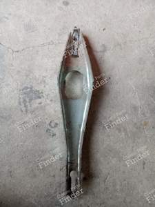 Clutch fork - VOLVO 740 / 760 / 780 - 1220762- thumb-2