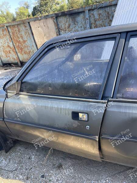 Porte avant gauche - PEUGEOT 305 - 2
