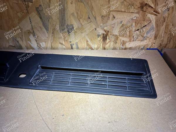 Lufteinlass der Motorhaube - VOLKSWAGEN (VW) Golf I / Rabbit / Caddy / Jetta - 0583G1- 1