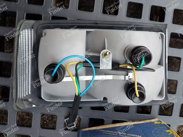 Rear light right - PEUGEOT 104 / 104 Z - 1211270 / 6343.90- 2