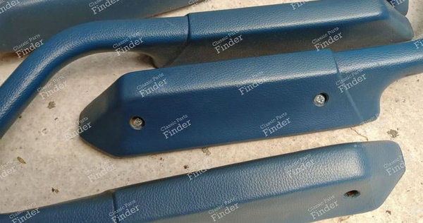 Blue door panels and armrests - PEUGEOT 305 - 1